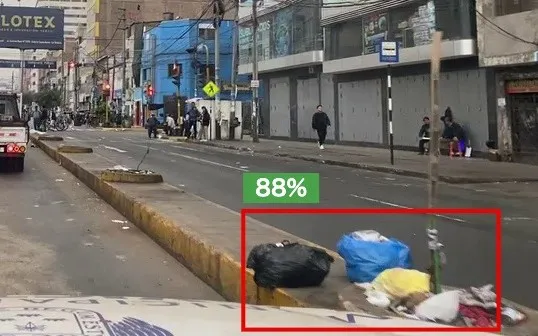 AI detects litter on the road in in-car smartphone video and marks it with a box