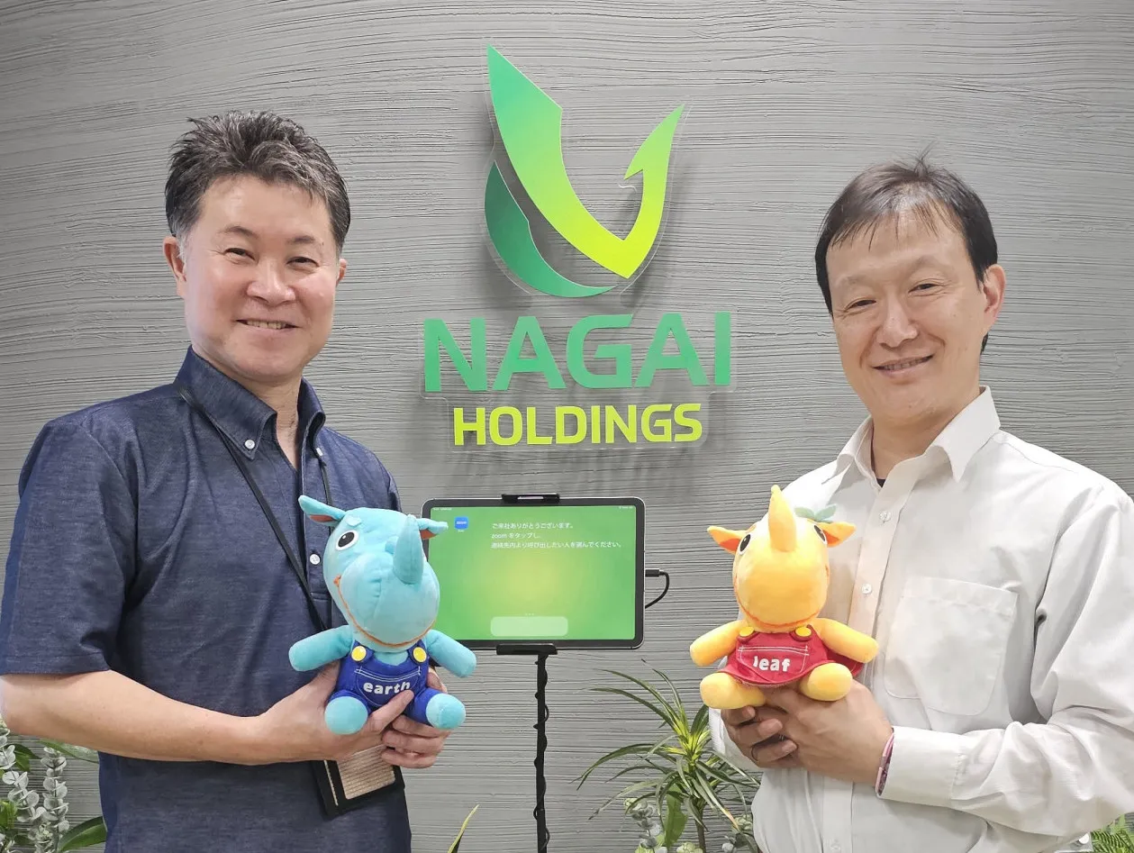 From left: the Head of the Sustainability Office and a Section Manager of the Corporate Division